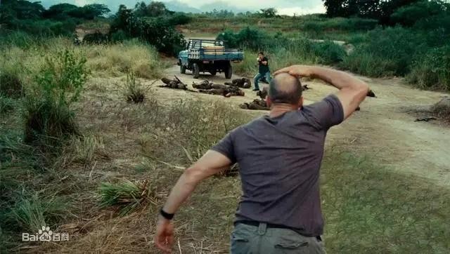 《天龙特攻队》:一部革新动作电影的视角,硬汉动作的经典回归