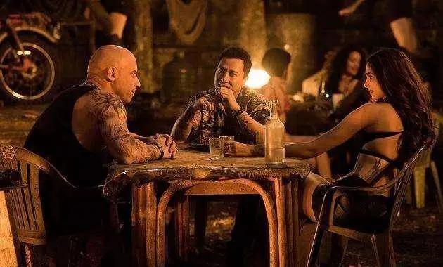 《天龙特攻队》:一部革新动作电影的视角,硬汉动作的经典回归