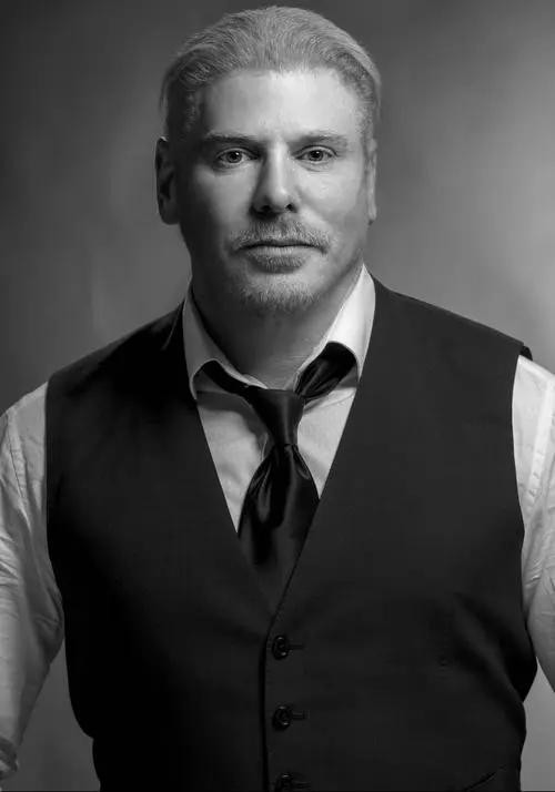 《天龙特攻队》:一部革新动作电影的视角,硬汉动作的经典回归