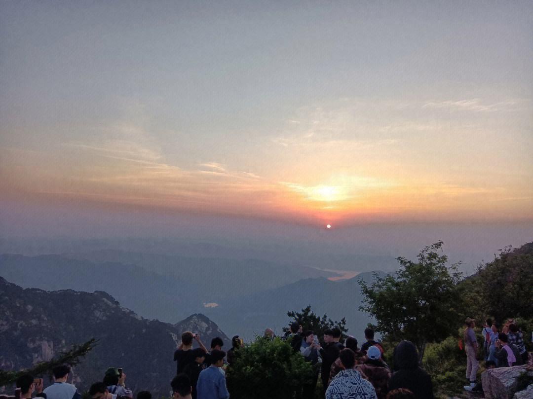 泰山适合什么季节去爬 ，爬泰山需要准备什么，爬山攻略与必备装备