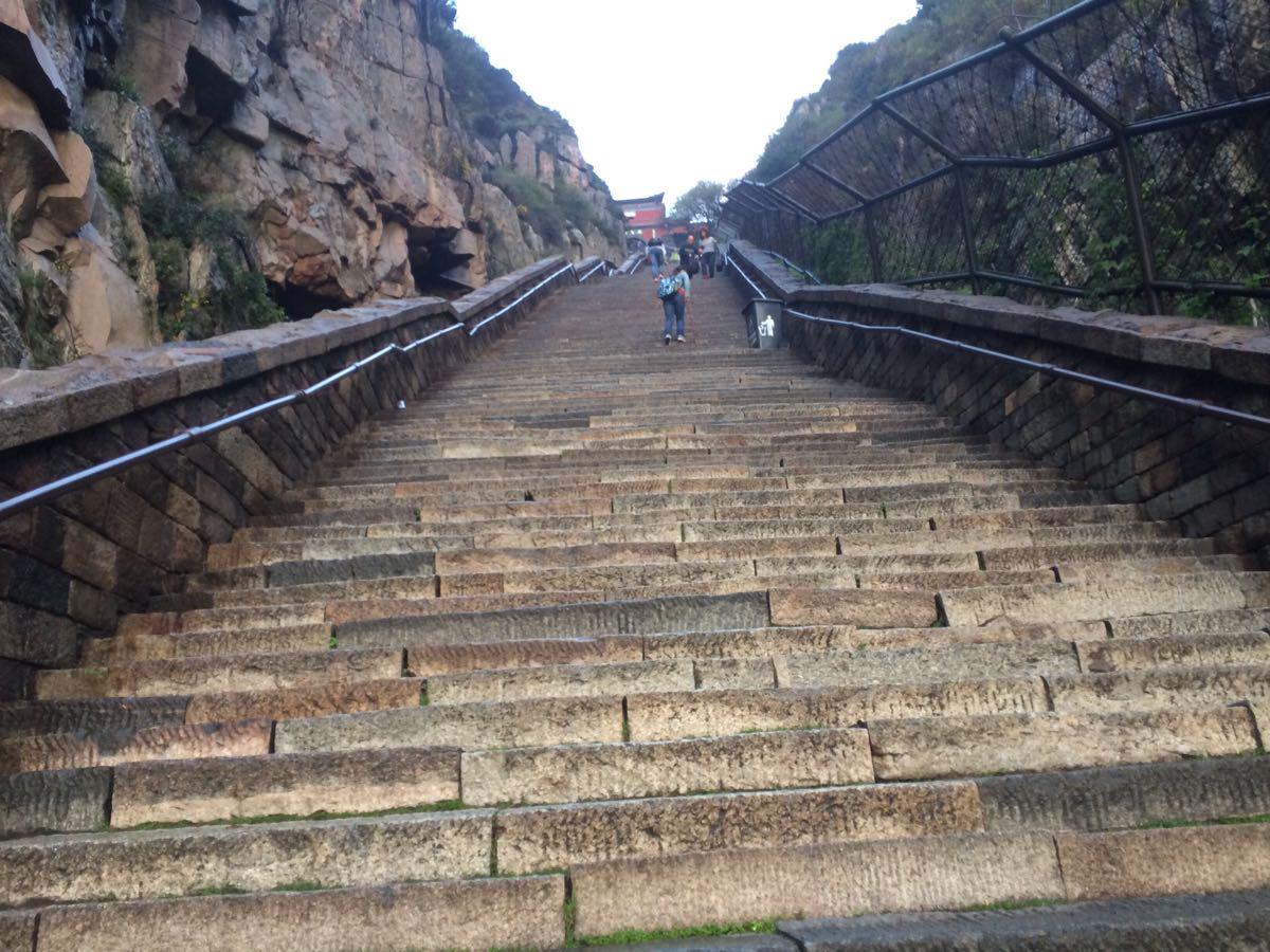 泰山适合什么季节去爬 ,爬泰山需要准备什么,爬山攻略与必备装备