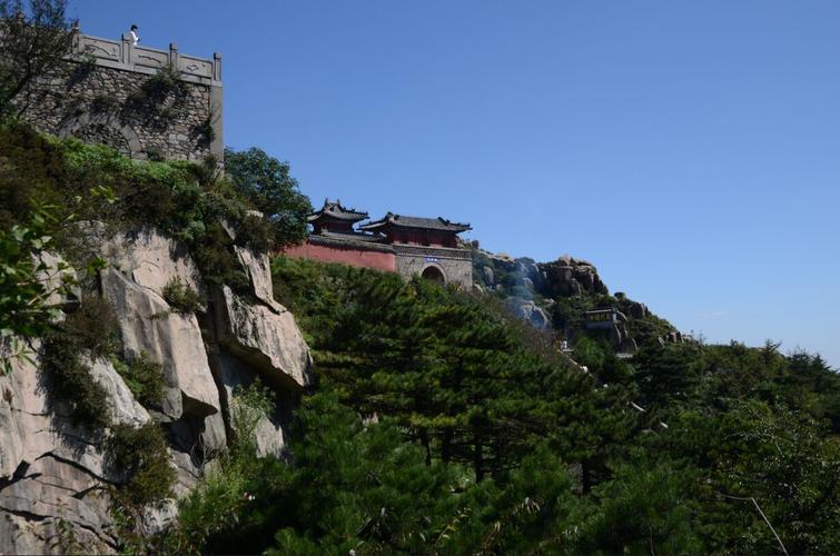 泰山适合什么季节去爬 ,爬泰山需要准备什么,爬山攻略与必备装备