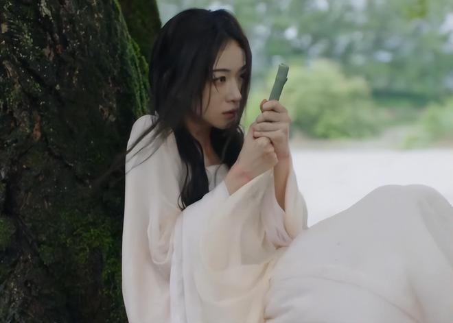 ​空降就拿下热榜第一，女性复仇爽剧火了，吴谨言成功让观众入坑