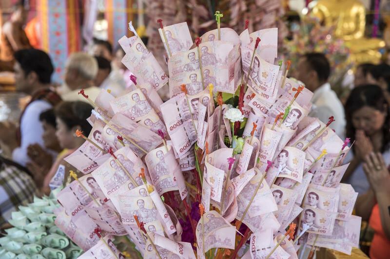 阿富汗塔利班武装安全人员游行,庆祝美军撤军两周年