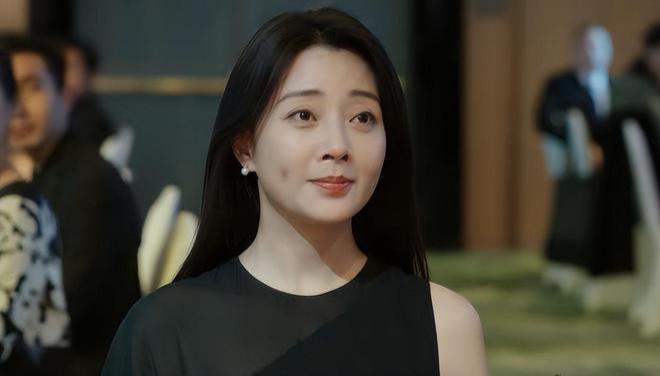 央八开播!没想到真敢拍!我躲过了殷桃,却被40岁女二号惊艳了