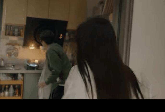 央八开播!没想到真敢拍!我躲过了殷桃,却被40岁女二号惊艳了