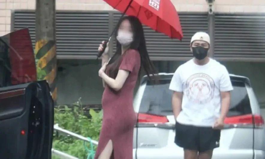 官宣啦!芒果台主持新女友怀孕,坚持不办婚礼?