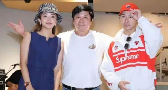 官宣啦!芒果台主持新女友怀孕,坚持不办婚礼?