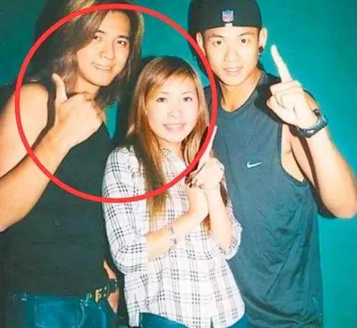 官宣啦!芒果台主持新女友怀孕,坚持不办婚礼?