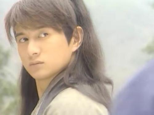 还珠格格第一部赵薇扎紫薇?还珠格格原定的主演