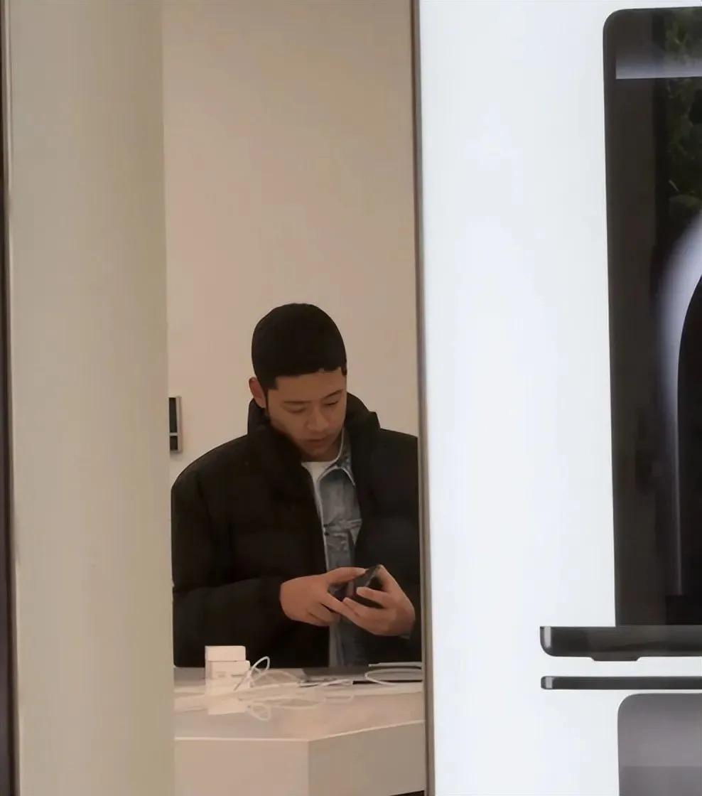 汪峰女儿18岁大变样,五官神似“年轻版李嘉欣”