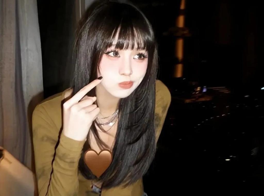 汪峰女儿18岁大变样,五官神似“年轻版李嘉欣”