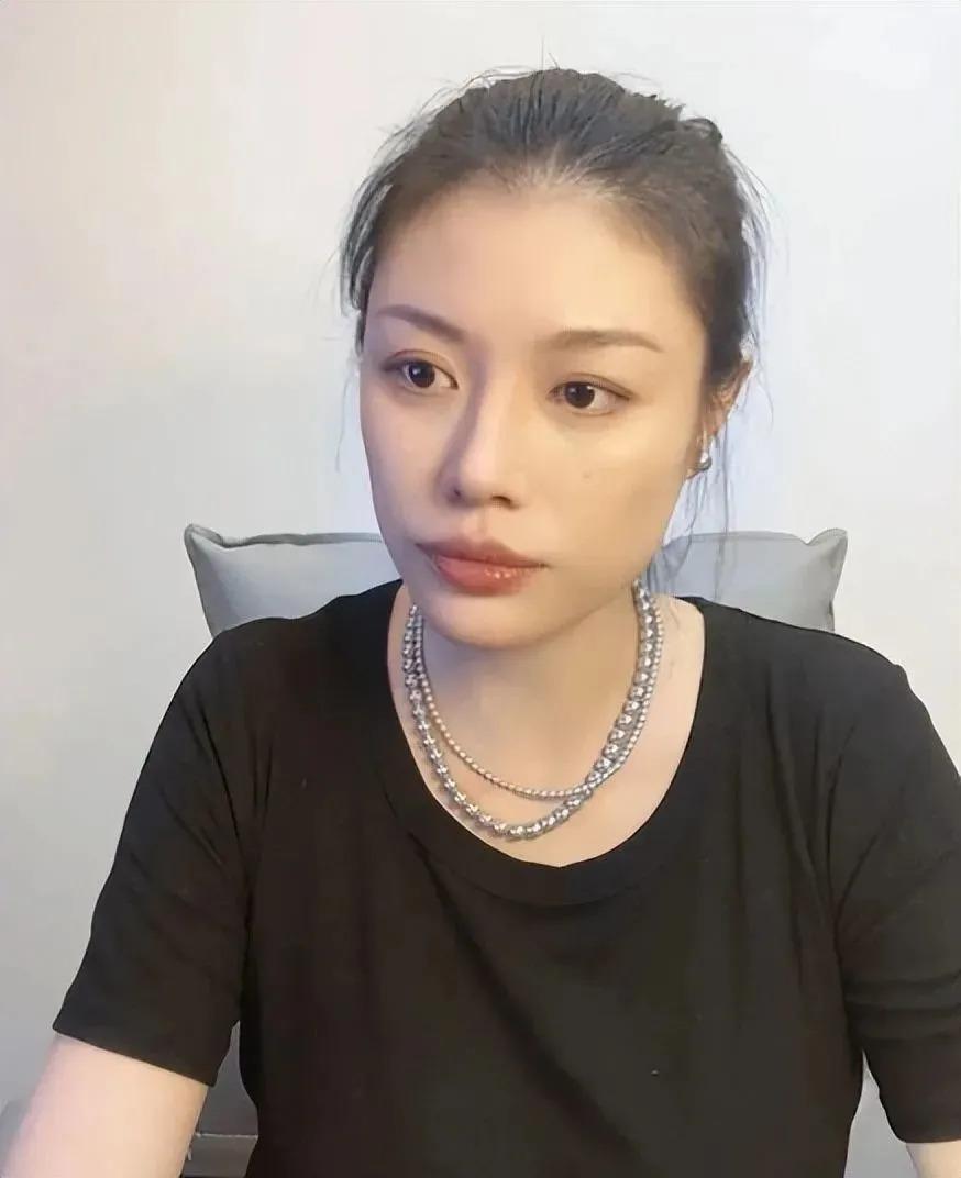 汪峰女儿18岁大变样,五官神似“年轻版李嘉欣”