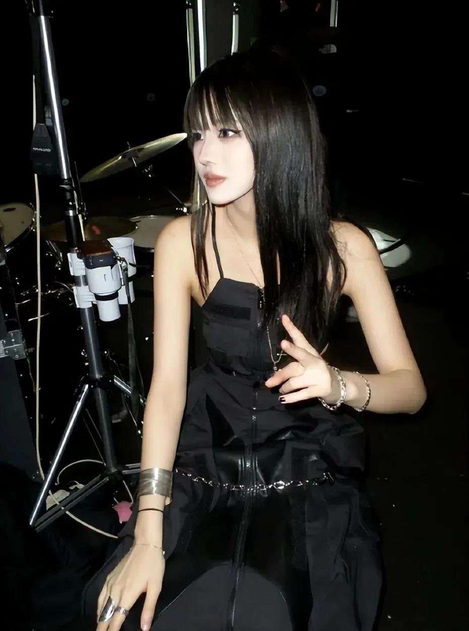 汪峰女儿18岁大变样,五官神似“年轻版李嘉欣”