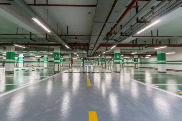 车位产权多少年 ，花10多万买的车位，只有20年使用权？内行人：小心别被开发商骗了