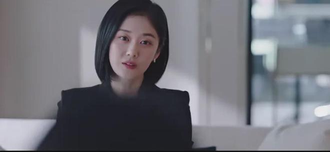 ​43岁张娜拉近日露面，打扮时尚，状态年轻