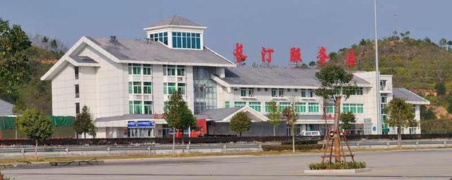 ​高速公路服务区多远一个