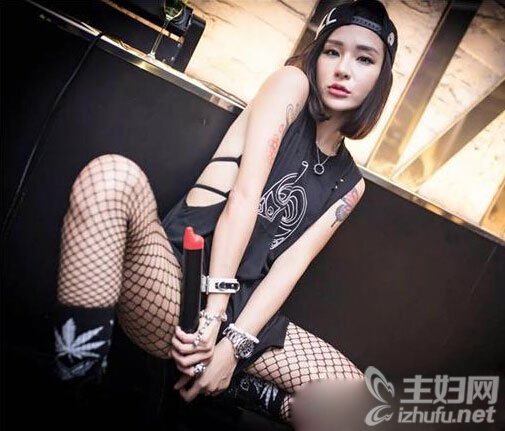 台湾女星梁云菲拒穿内裤大开双腿 梁云菲私处尽显