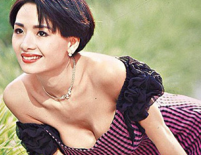 叶子楣的胸口照片全露 叶子楣胸多大能被称为第一代波霸