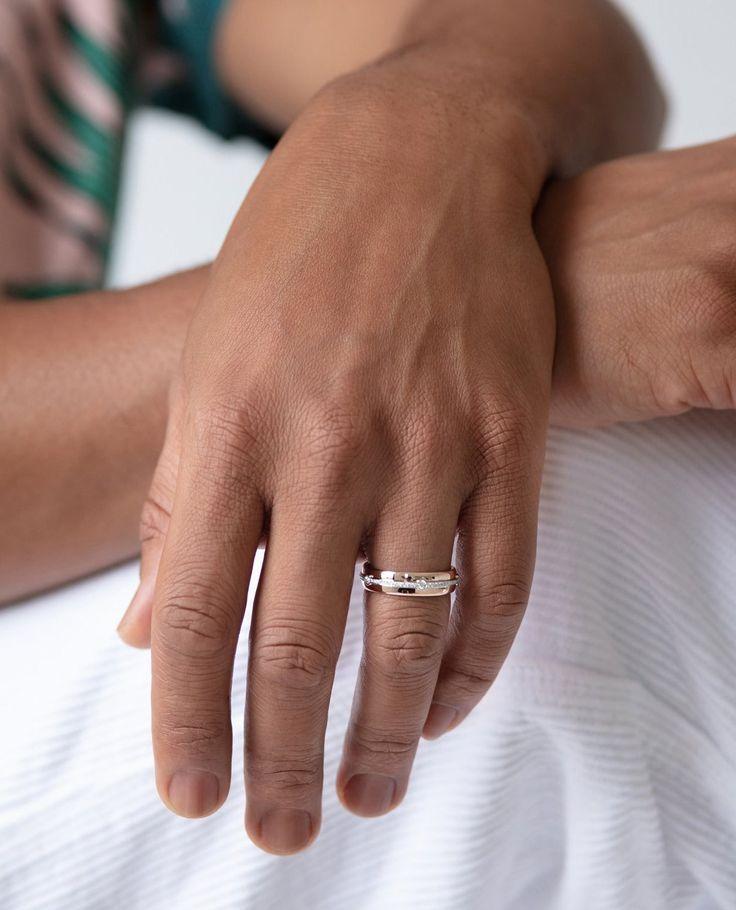 男人结婚戒指戴哪只手指?男人戴戒指的讲究