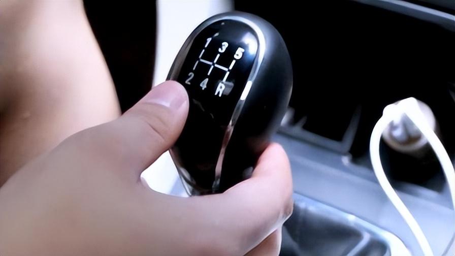 一挡起步为什么老熄火？新手司机开手动挡汽车起步容易熄火