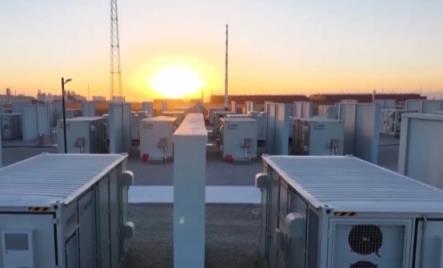 年发电1.89亿千瓦时！内蒙古乌海半固态锂电池储能项目成功并网发电(图1)