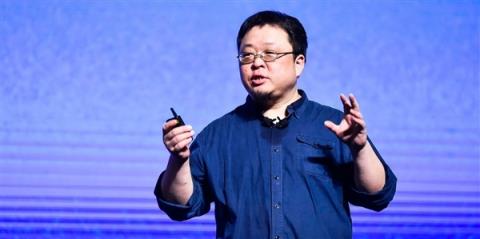 网友质疑罗永浩科技春晚视频像AI  罗永浩幽默回应否认(图2)