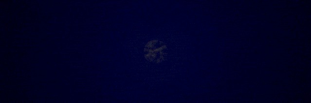 ​军运会吉祥物“兵兵”亮相地铁站萌翻过往乘客