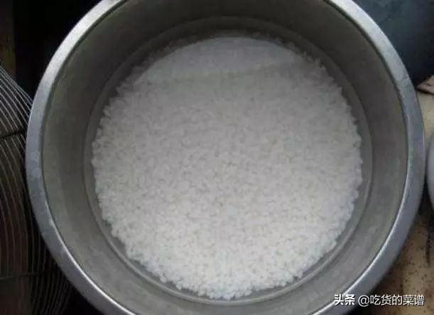 好喝的米酒我们自己在家就能做,做法简单,口感香醇,一次就成功