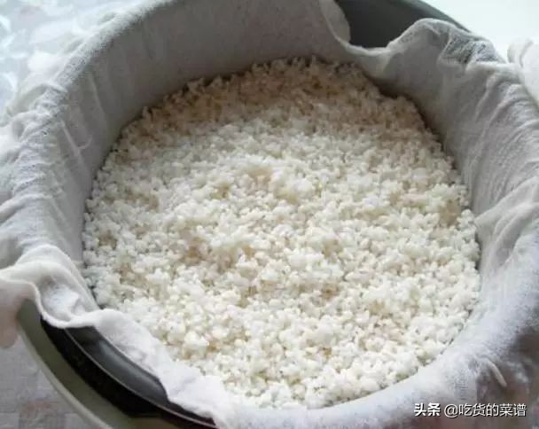 好喝的米酒我们自己在家就能做,做法简单,口感香醇,一次就成功