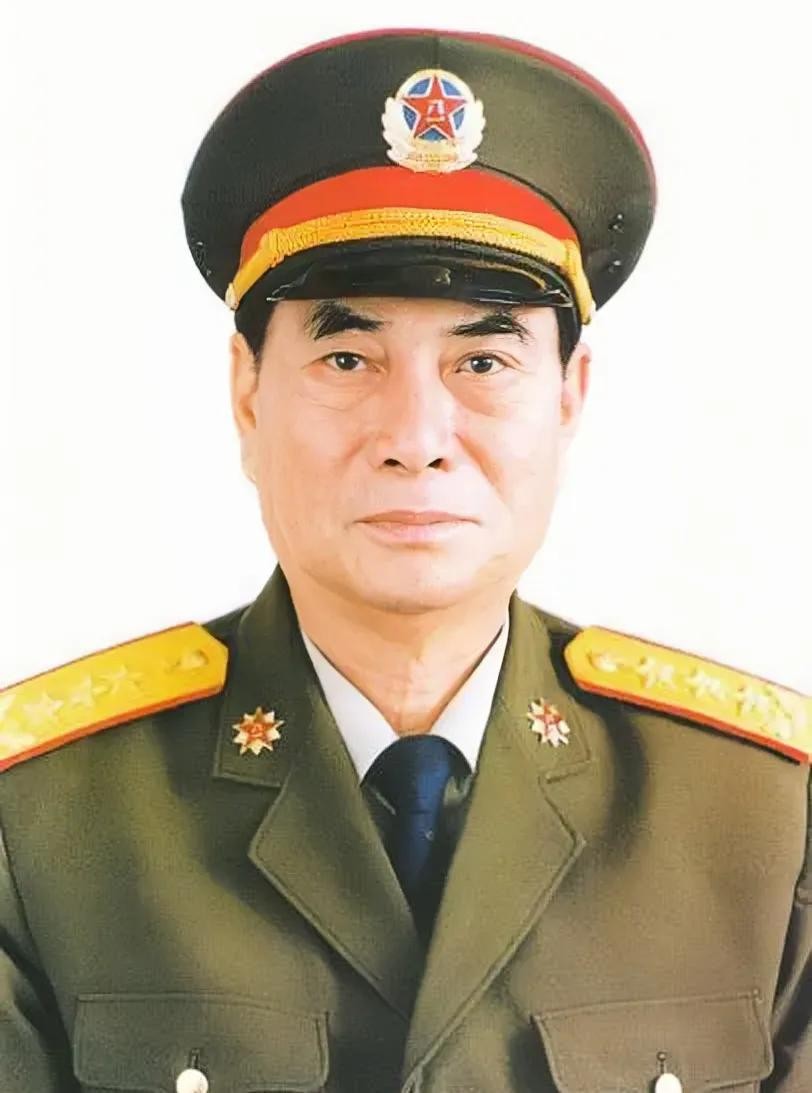 ​张万年上将，墓地庄严简朴，自卫反击战打出军威