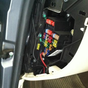 ​大众新宝来保险盒怎么拆，新宝来保险盒怎么打开