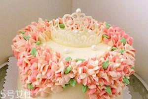 淡奶油为什么打发了半天还是稀的？淡奶油的打发技巧