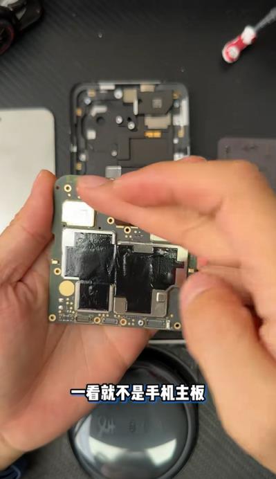 支付宝碰一碰设备是REDMI手机吗 博主拆机辟谣：处理器、内存都不一样(图5)