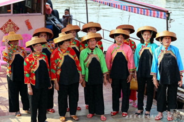 “穿青人”身份证走红,原来我们有58 个民族