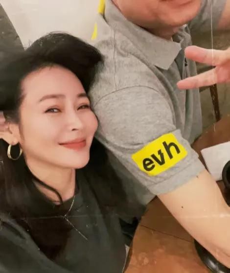 闪婚的婚姻格外美,于明加被公婆和丈夫当作宝