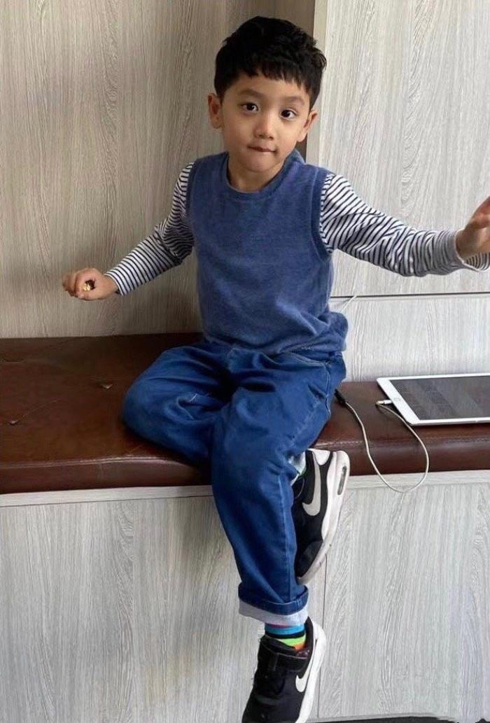 田慧和他老公的结婚照?红楼梦香菱晒结婚照