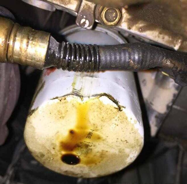 ​发动机油底壳渗油怎么处理