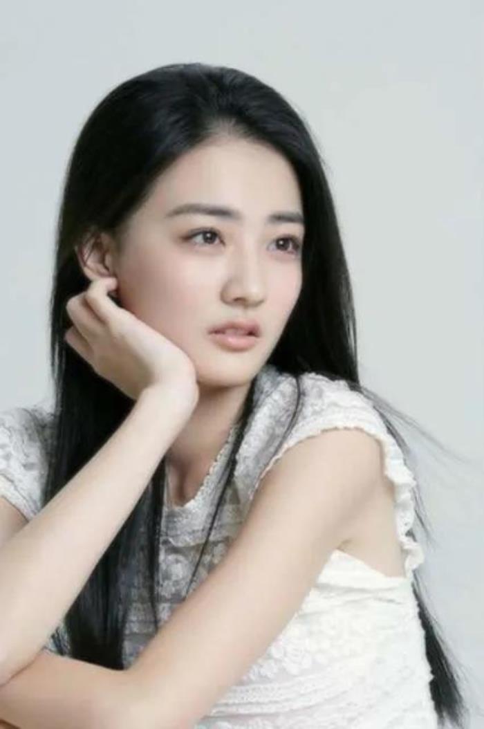 玉娆扮演者徐璐?90后性感小花旦徐璐