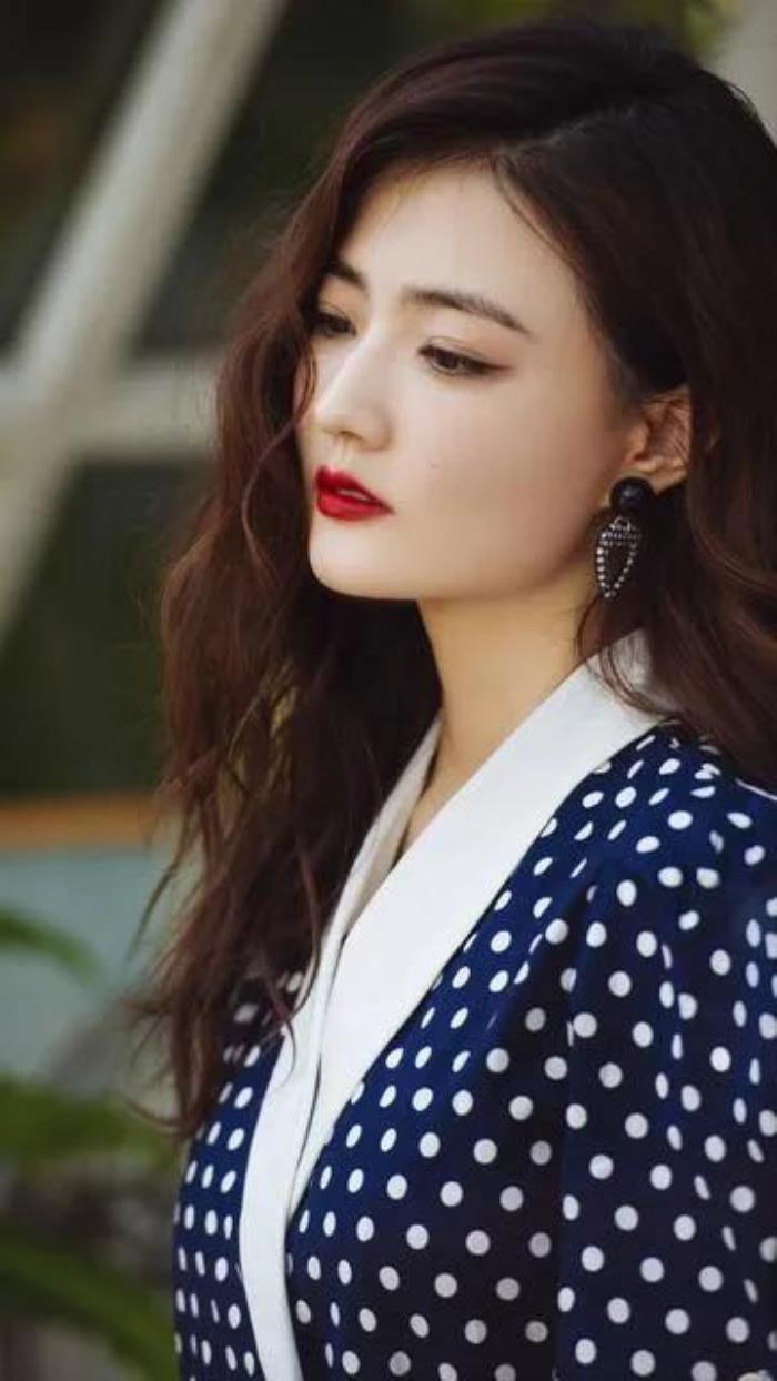 玉娆扮演者徐璐?90后性感小花旦徐璐