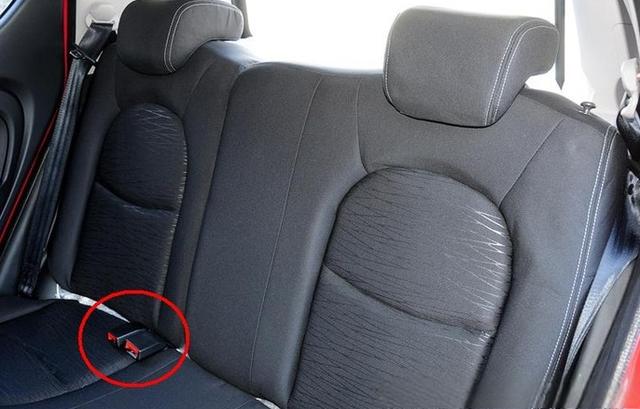 ​安全带卡槽内部咯吱异响怎么回事