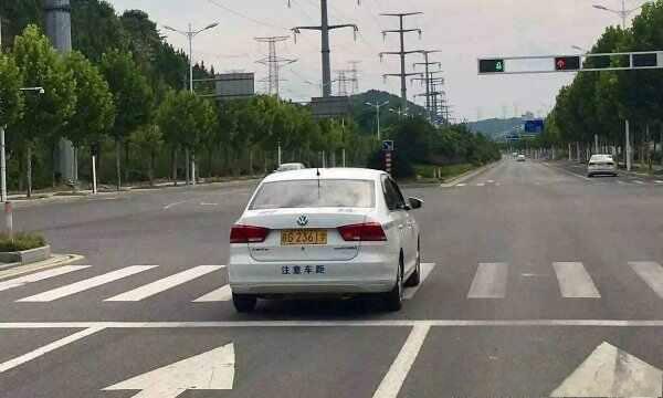 ​汽车美容装潢包括什么