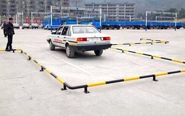 ​倒车入库用不用打转向灯