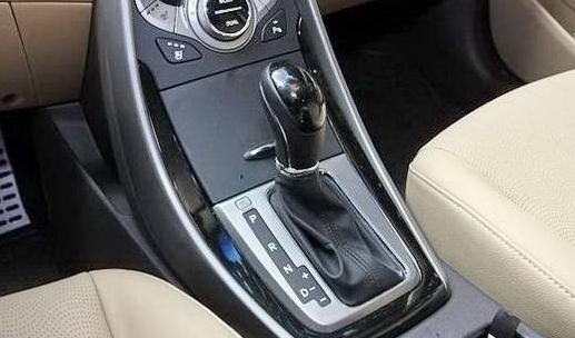 ​自动挡汽车的正确驾驶步骤