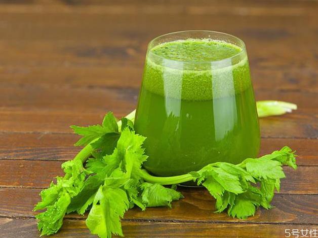 西芹汁可以生喝吗？西芹和什么榨汁喝减肥