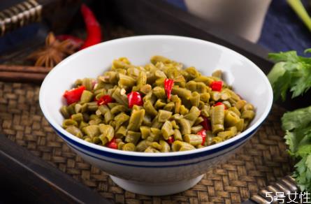 酸豆角怎么泡又酸又脆？酸豆角太咸了怎么去咸味