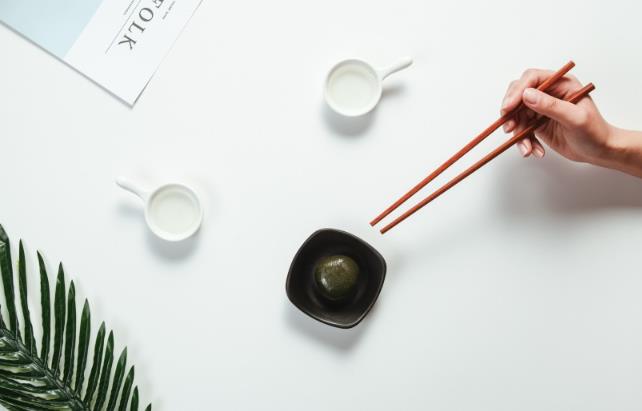 青团是用什么植物做的？青团子的青汁用什么做