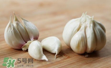 蒜头发芽了还能吃吗？蒜头发芽了芽心能吃吗