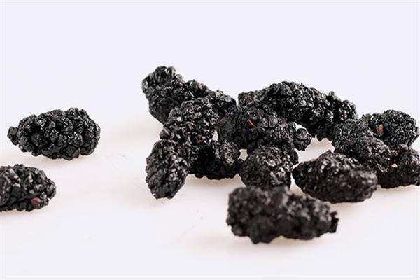 吃桑葚干可以提高酒量吗？喝酒前吃桑葚干有用吗