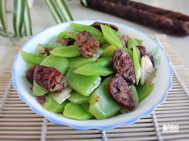 腊肠炒青笋正宗做法10种,详细步骤与技巧分享